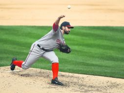 Tanner Roark cubrió a su compañero Jordan Zimmermann, quien se sintió enfermo y no pudo saltar a la loma. AFP /