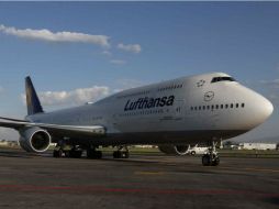Dentro de una ceremonia con mariachis y margaritas, se estrenó anoche la nueva ruta directa entre los dos países. ARCHIVO /