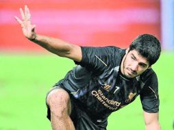 El ariete uruguayo del Liverpool, Luis Suárez, es la figura actual y goleador del torneo inglés. AP /
