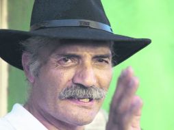 Tensión. El médico José Manuel Mireles asegura que no depondrán las armas, pues su movimiento es justo. AFP /