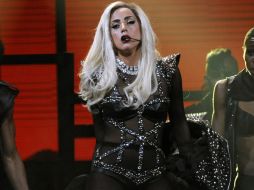 No es la primera vez que Gaga sorprende, pues durante un show en Londres, se desnudó mientras cantaba. ARCHIVO /