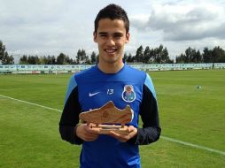 Diego fue clave para que su equipo sólo recibiera un gol. ESPECIAL /