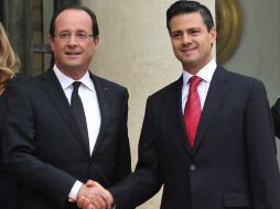 Enrique Peña Nieto (d) se reunirá con François Hollande (i) el próximo jueves 10 de abril. ARCHIVO /
