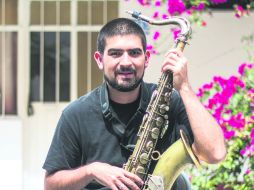 A clase. Ramiro González, músico tamaulipeco, ofrecerá un taller de saxofón en el Guanatos Jazz Fest. ESPECIAL /