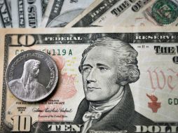 El tipo de cambio para solventar obligaciones en moneda extranjera pagaderas es de 13.0604 pesos. ARCHIVO /