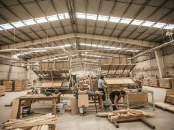 El consumo privado sigue siendo débil al igual que la actividad industrial, que está frenando el menor ritmo de la construcción. ARCHIVO /