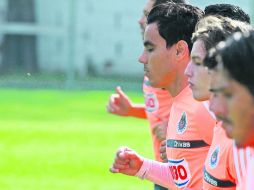 Omar Bravo sabe que su retiro como jugador no está lejos, y ya piensa en su futuro como director técnico.  /
