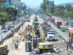 A pesar de que la obra que se inició desde diciembre, el aumento de paseantes que desean salir de la ciudad hace que la vía se sature.  /