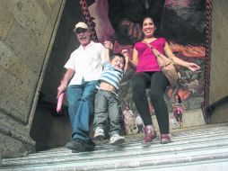 BIENESTAR SUBJETIVO. Entre los dominios de vida que más influyen en la felicidad de los mexicanos sobresale en primer lugar la familia.  /