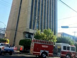 Protección Civil y Bomberos de Guadalajara arribaron al lugar. ESPECIAL /