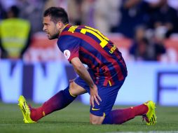 Alba tuvo que ser sustituido por Adriano a mitad del partido. AP /