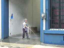 El SIAPA estima que 18% del agua se desperdicia en fugas en la red. Por ello pide a la población cuidar el líquido.  /