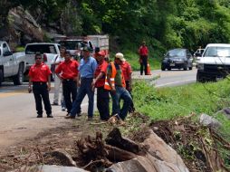 Autoridades cierran la carretera Chilpancingo-Acapulco por el derrumbe de un puente vehícular a causa de las lluvias. ARCHIVO /