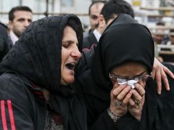 La madre del condenado abraza a la madre de la víctima luego de que ella lo perdonara. AP /