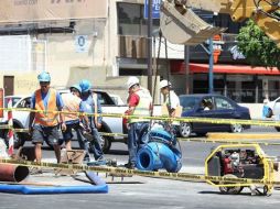 Trabajadores del SIAPA realizan labores de mantenimiento. ESPECIAL /