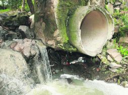 A la intemperie. Una zona de descargas en la Colonia Loma Dorada.  /