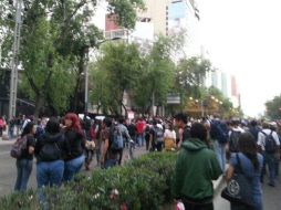 Cerca de 150 personas protestan para garantizar el derecho a la libertad de expresión. TOMADA DE @ContingenteMX  /