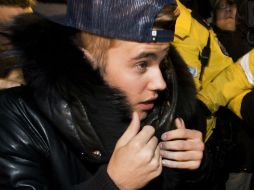 Bieber enfrenta cargos por conducir intoxicado, resistirse a su arresto y conducir con una licencia expirada. ARCHIVO /