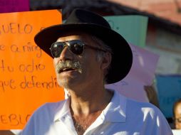 El líder de las autodefensas en Tepalcatepec, José Manuel Mireles, explica que ya ''limpiaron'' la sierra. ARCHIVO /