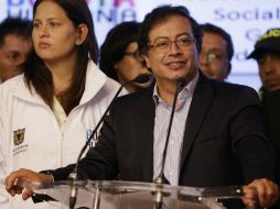 Gustavo Petro ofrece una conferencia de prensa luego de ser restituido en su puesto. AP /