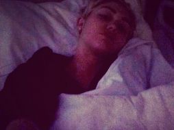 Miley estuvo publicando fotografías a través de sus redes sociales durante su estancia en el hospital. ESPECIAL /
