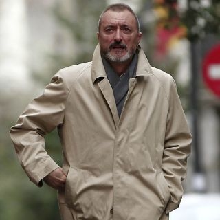 Pérez-Reverte presenta novela en Buenos Aires