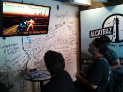 Videojugadores de distintos puntos de la metrópoli se congregaron en el Bar Alcatraz.  /