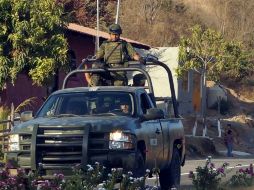 La Sedena dará el permiso de posesión, mas no de portación de armas. AFP /