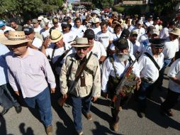 Este lunes inició el desmovilización, registro y desarme de grupos de autodefensa. ARCHIVO /