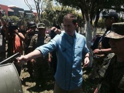 Alfredo Castillo explica que se debe hacer una prueba balística de cada arma. TOMADA DE @Comisionadomich  /