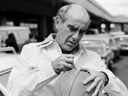 Triunfador. Jack Ramsay condujo a los Trail Blazers de Portland al título de monarca de la temporada 1976-1977. AP /