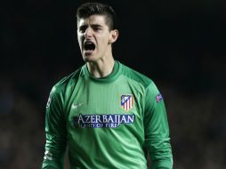 Thibaut Courtois tuvo una espectacular atajada a Terry, que marcó el juego. AP /