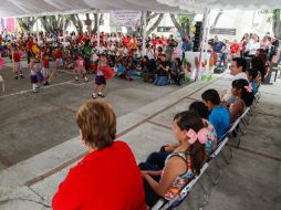 El acto tuvo un tono festivo, con canciones infantiles y activación física. ESPECIAL /