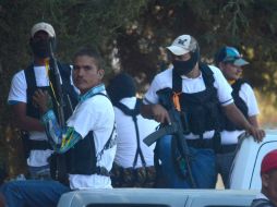 Autodefensas buscan evitar extorsiones, asesinatos y secuestros en la entidad. ARCHIVO /