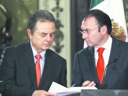 Pormenores. Pedro Joaquín Coldwell y Luis Videgaray, en la conferencia de prensa en Palacio Nacional. NTX /
