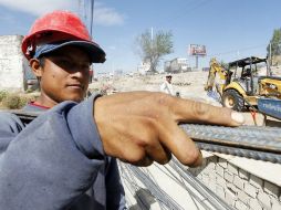 El trabajador de la construcción tiene en promedio 6.9 años de escuela; Edgar Humberto tiene secundaria terminada.  /