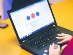 Paso atrás. Los expertos consideran un retroceso la legislación que establece los usos de internet en México. AFP /