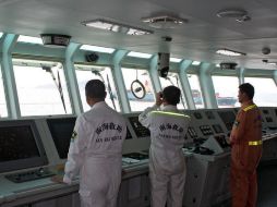 Un helicóptero y ocho embarcaciones de la policía marítima y los bomberos de Hong Kong participan en las labores de rescate. AFP /