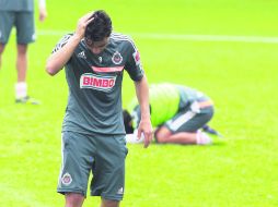 Dolor de cabeza. Omar Bravo fue, junto a Aldo de Nigris, el mejor anotador del Rebaño en el Clausura 2014 con tres goles.  /