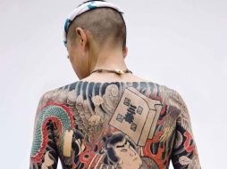 'Tatuadores, tatuados' reúne historias del antiguo arte del tatuaje y sus orígenes en distintas partes del mundo. EFE /