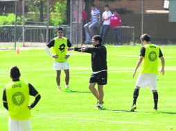 Sosa dedicó el último entrenamiento a afinar detalles en su plantel de cara al primer duelo de la Final de Ascenso de hoy.  /