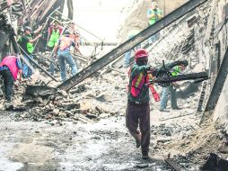 Hasta la tarde de ayer, lo único que avanzaba eran los trabajos para limpiar los escombros y continuar con el derrumbe controlado.  /