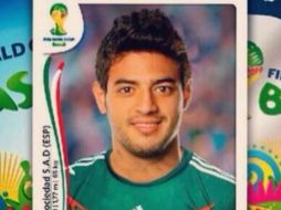 El álbum de Panini crea estampilla de Carlos Vela como uno de los seleccionados para el Mundial Brasil 2014. Foto: @sopitas. ESPECIAL /