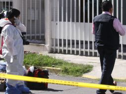 Policía Ministerial y Servicios Periciales aseguraron la escena del crimen para el levantamiento de evidencias. ARCHIVO /