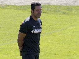 El técnico del Atlético de Madrid, Diego Simeone, durante entrenamiento con el equipo. ARCHIVO /