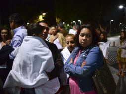 Las personas fueron evacuadas luego de la réplica de 5.9 grados, registrado en la madrugada de hoy. AFP /