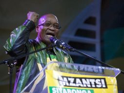 El presidente de Sudáfrica, Jacob Zuma, celebra la victoria del Congreso Nacional Africano. AFP /