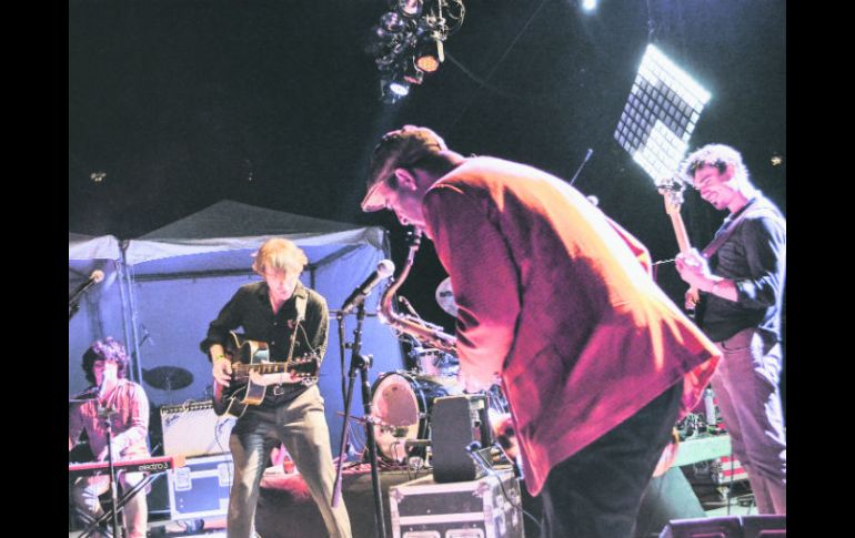 California Honeydrops contagió con su ritmo a unos dos mil asistentes a la Plaza Liberación.  /