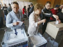 Tanto el gobierno del país como Occidente han calificado estos referendos de ilegales. EFE /