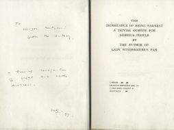 Esta edición de 'La importancia de llamarse Ernesto', fue el último trabajo del escritor antes de caer en desgracia. EFE /